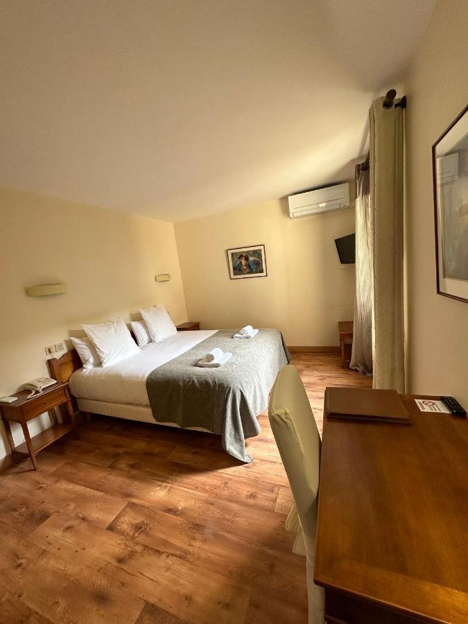 Hotel Des Roches - Climatisation Les Eyzies 외부 사진